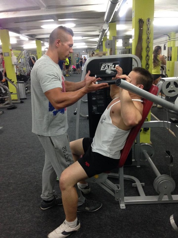 F�ldi D�me szem�lyi edz� Miskolc - Szem�lyi edz�vel edzeni teljesen m�s mint egy bar�ttal vagy egyed�l. Egy szem�lyi edz� pontosan tudja mikor emeld a s�lyt �s mikor ne. Mikor seg�tsen a gyakorlatban �s mennyit.